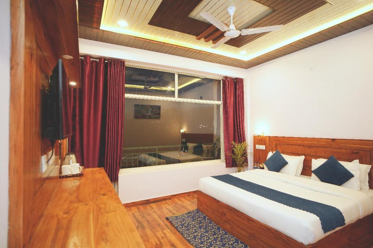 Hotel Kasauli View Cafe Restaurant Open Terrace Mountain View Exteriör bild