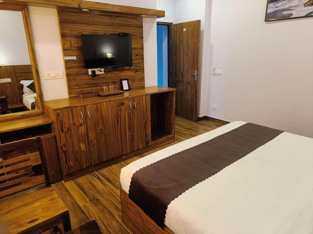 Hotel Kasauli View Cafe Restaurant Open Terrace Mountain View Exteriör bild