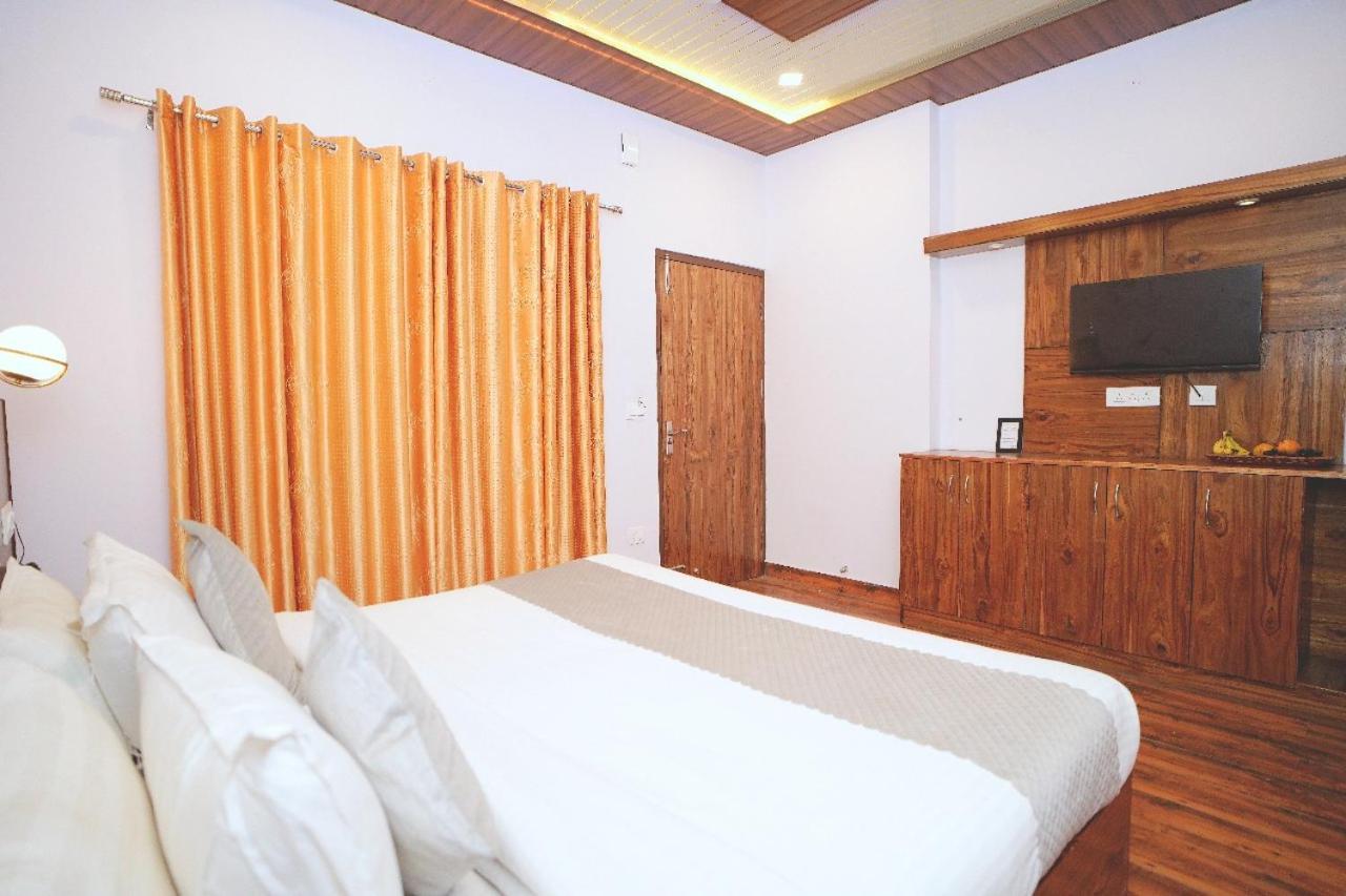 Hotel Kasauli View Cafe Restaurant Open Terrace Mountain View Exteriör bild