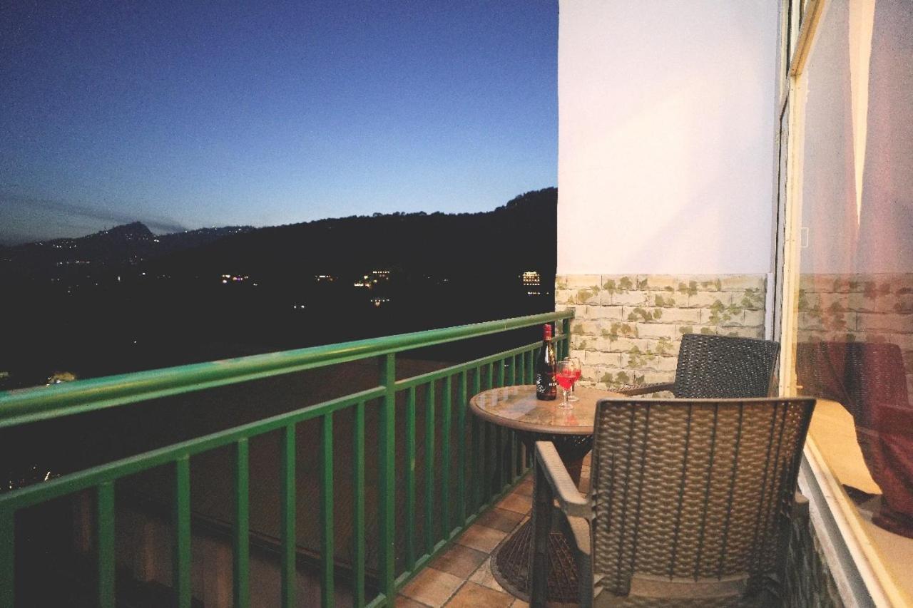 Hotel Kasauli View Cafe Restaurant Open Terrace Mountain View Exteriör bild