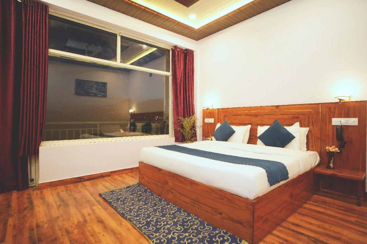 Hotel Kasauli View Cafe Restaurant Open Terrace Mountain View Exteriör bild