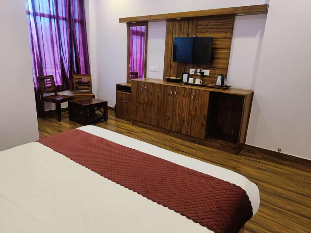 Hotel Kasauli View Cafe Restaurant Open Terrace Mountain View Exteriör bild