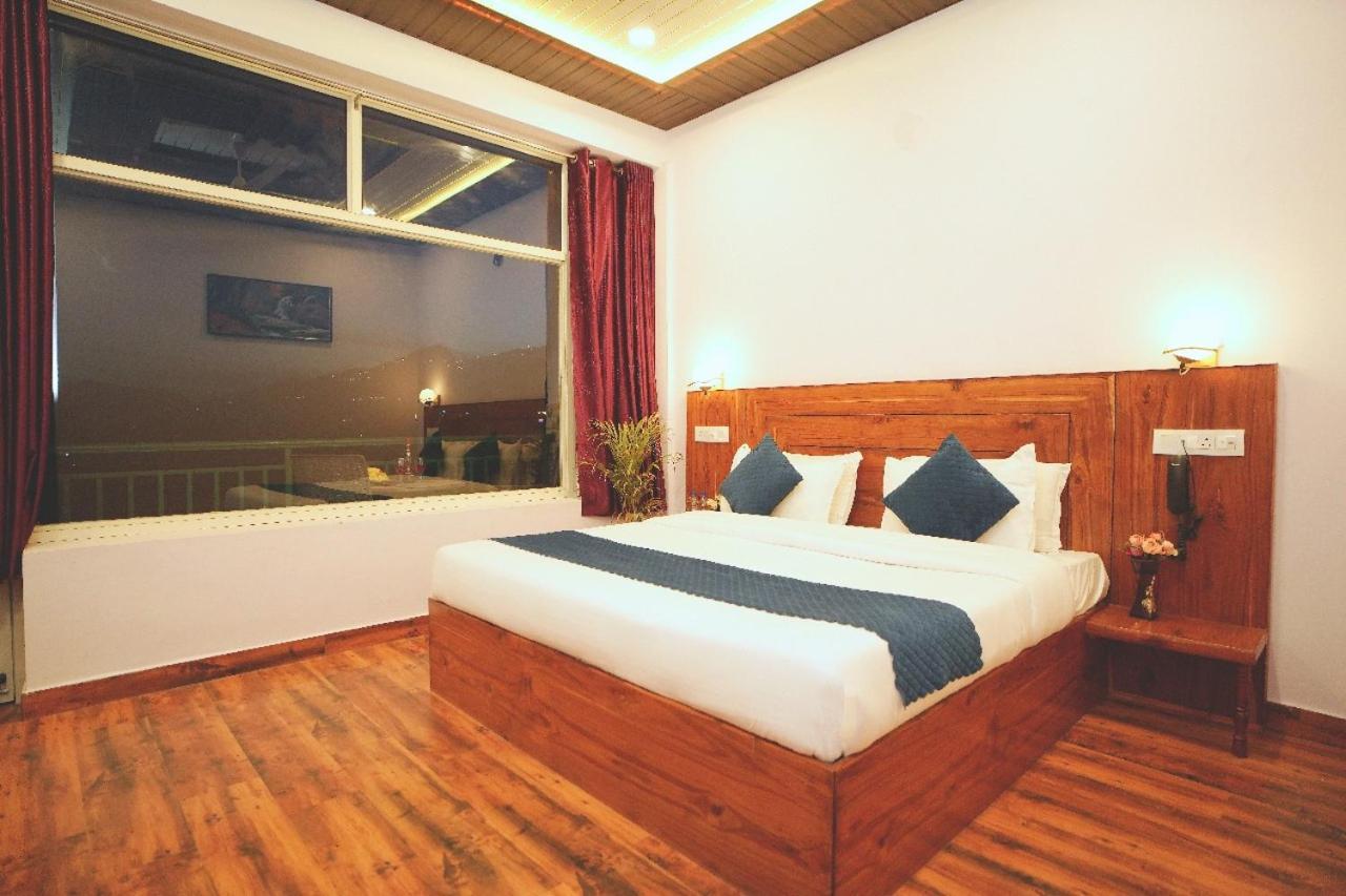 Hotel Kasauli View Cafe Restaurant Open Terrace Mountain View Exteriör bild