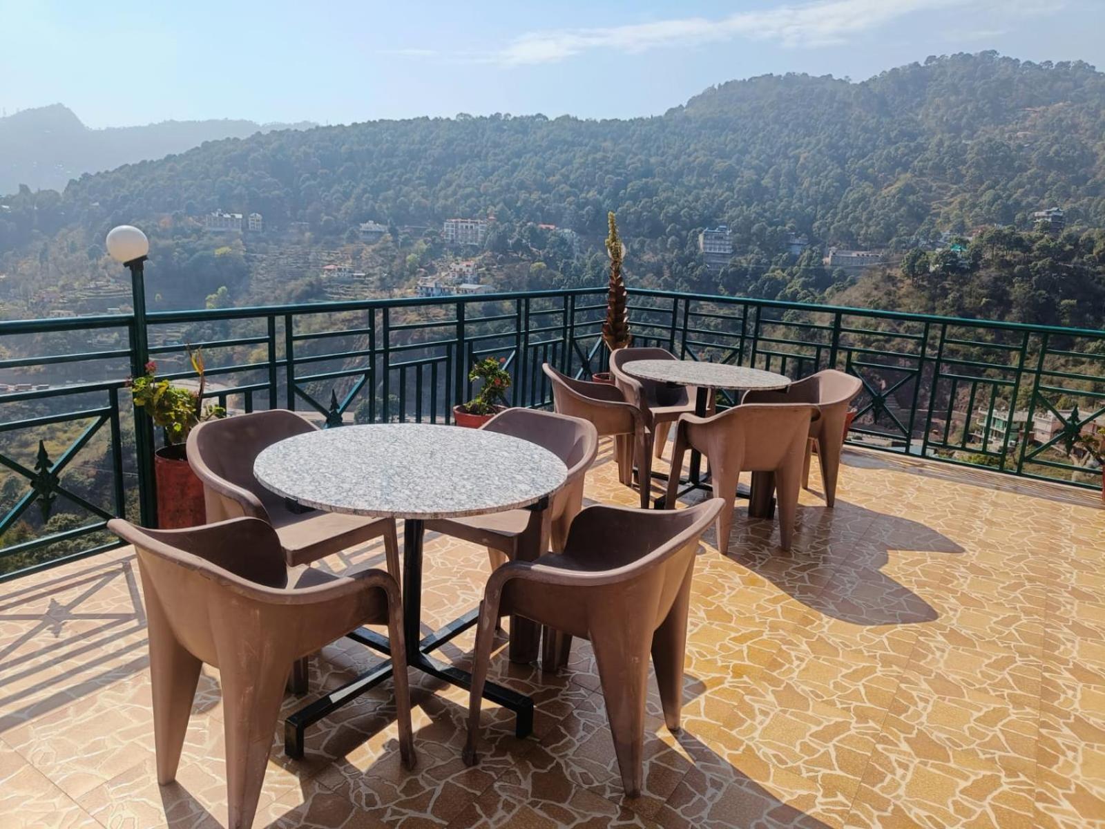 Hotel Kasauli View Cafe Restaurant Open Terrace Mountain View Exteriör bild