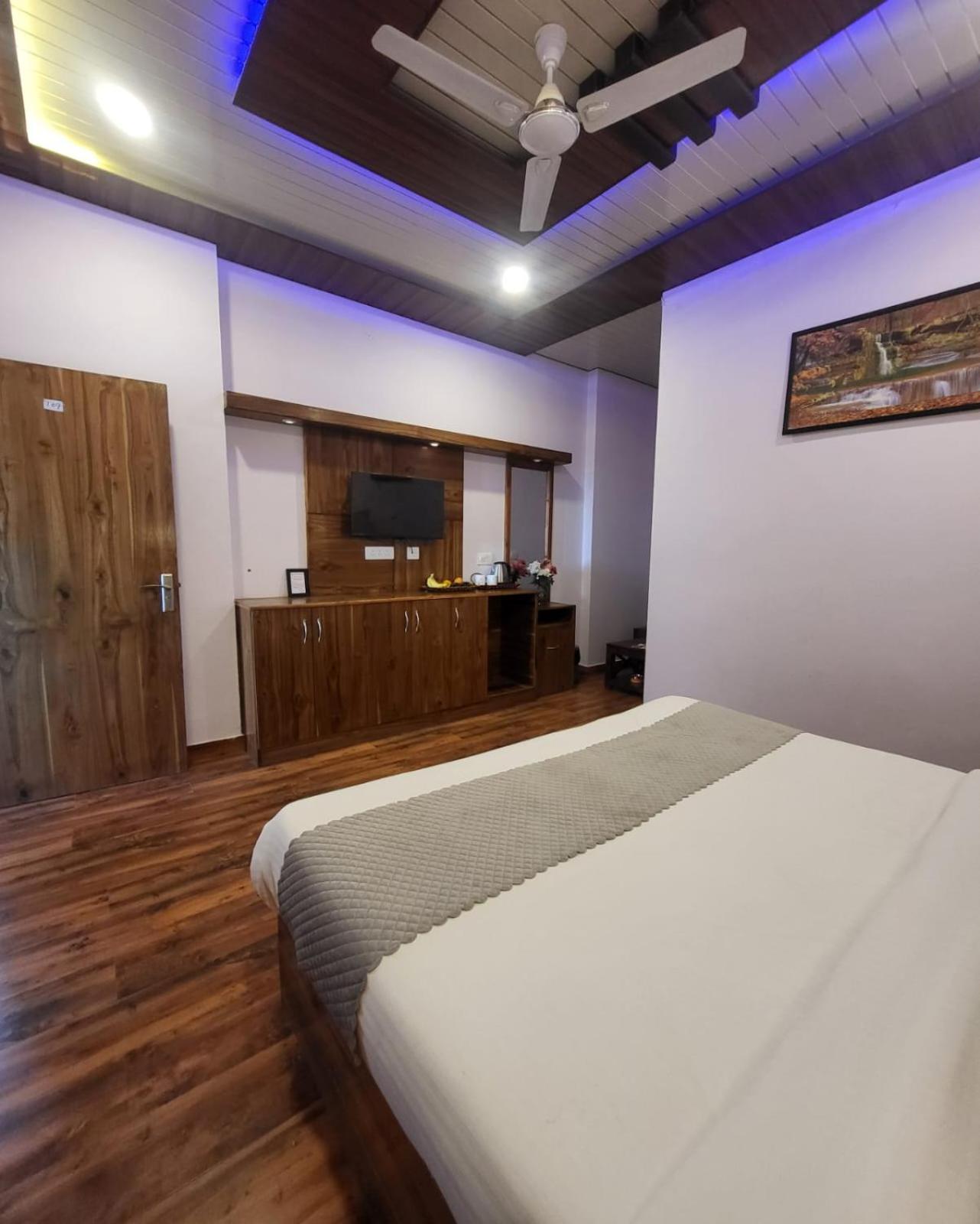 Hotel Kasauli View Cafe Restaurant Open Terrace Mountain View Exteriör bild