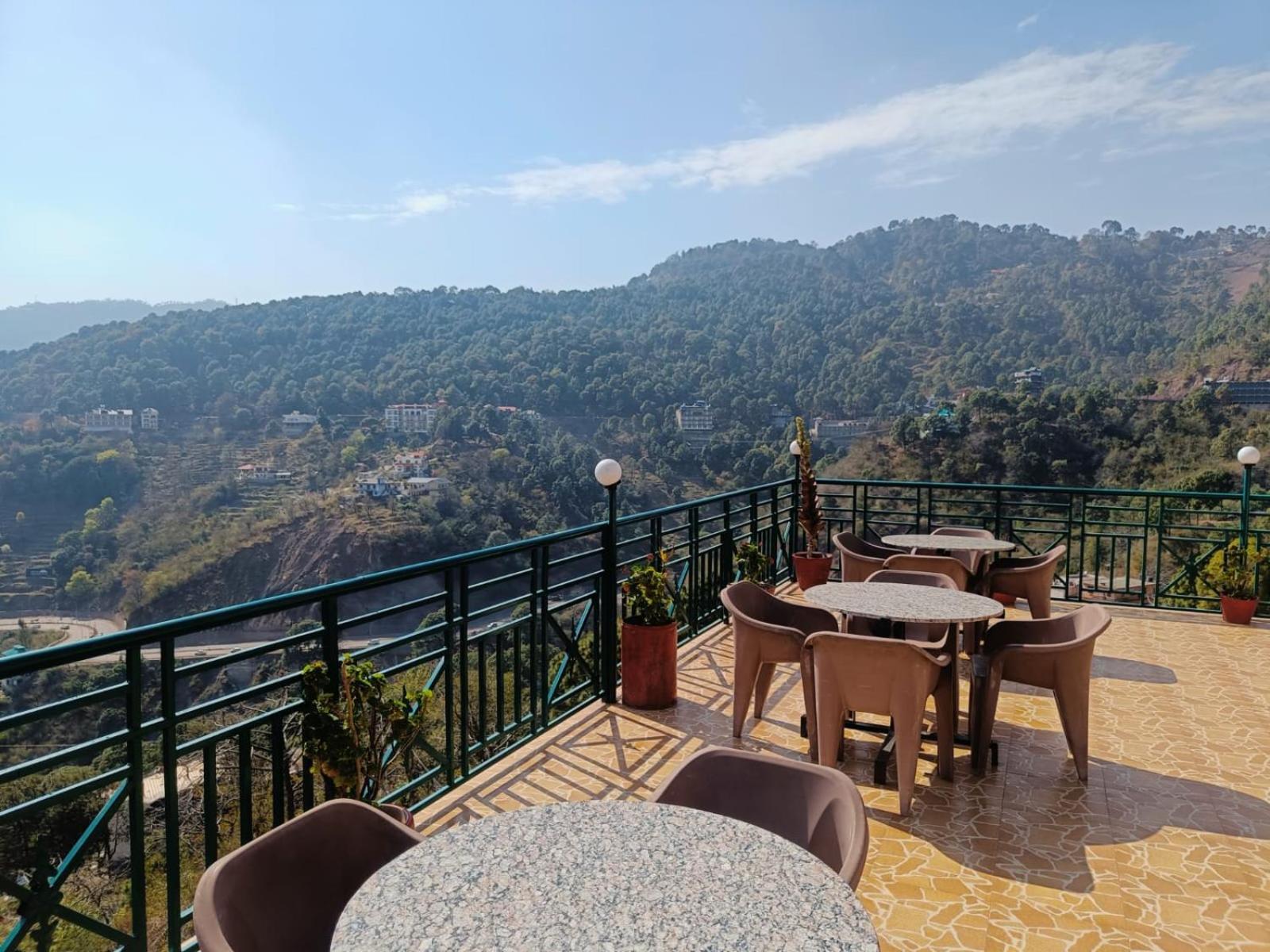 Hotel Kasauli View Cafe Restaurant Open Terrace Mountain View Exteriör bild